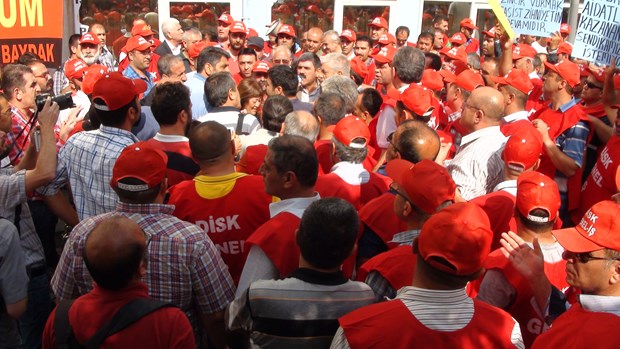 DİSK önünde arbede - 4