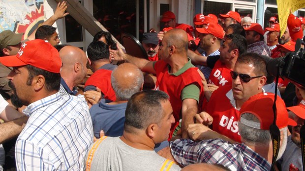 DİSK önünde arbede - 5