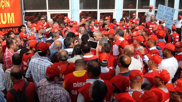 DİSK önünde arbede - 1