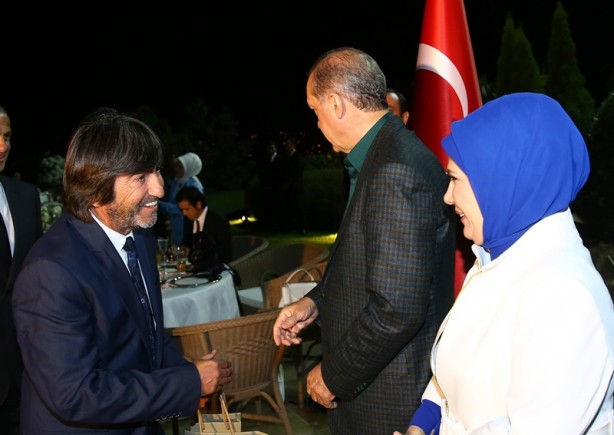 Cumhurbaşkanı Erdoğan ünlü isimlere iftar yemeği verdi - 10