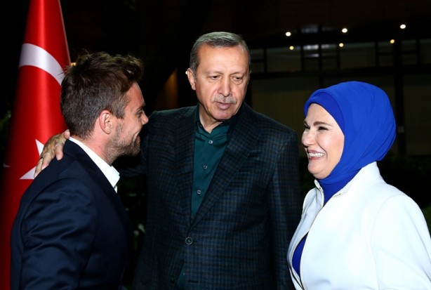 Cumhurbaşkanı Erdoğan ünlü isimlere iftar yemeği verdi - 22