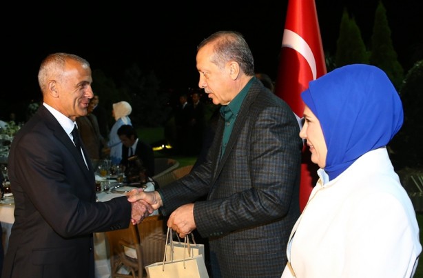 Cumhurbaşkanı Erdoğan ünlü isimlere iftar yemeği verdi - 28