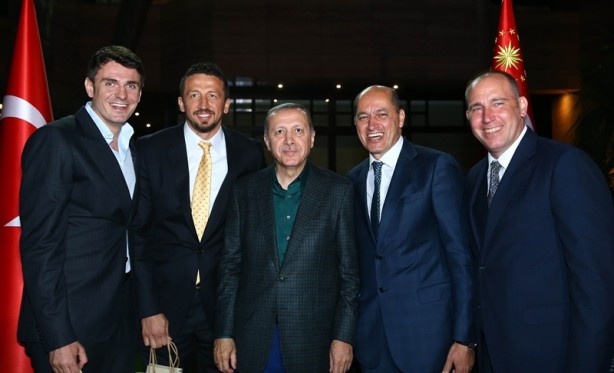 Cumhurbaşkanı Erdoğan ünlü isimlere iftar yemeği verdi - 21
