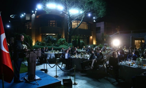 Cumhurbaşkanı Erdoğan ünlü isimlere iftar yemeği verdi - 11