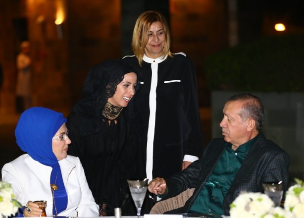 Cumhurbaşkanı Erdoğan ünlü isimlere iftar yemeği verdi - 30