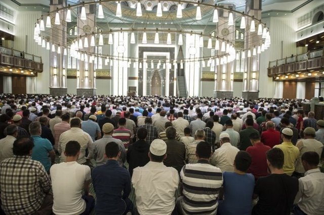 Camiler doldu taştı! - 1