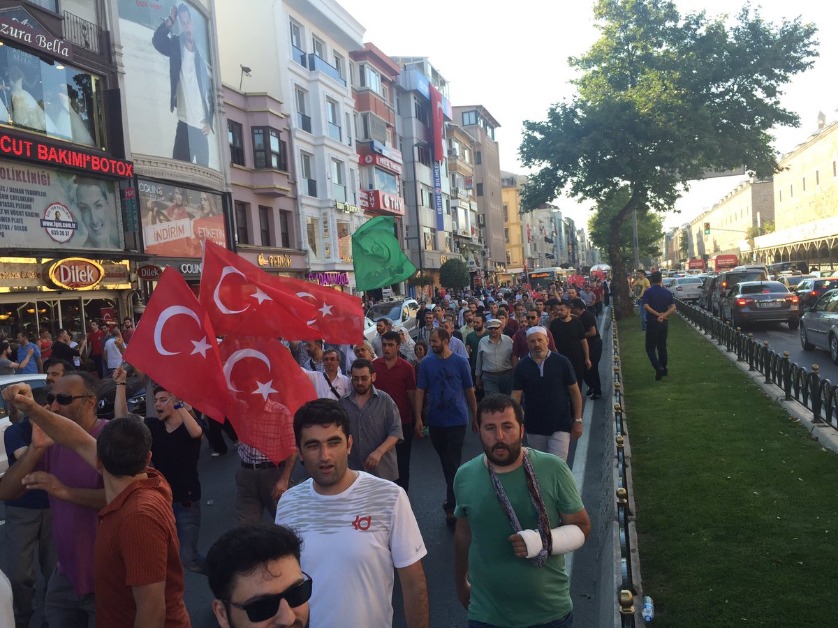 Yüzlerce kişi Saraçhane'deyd! - 22