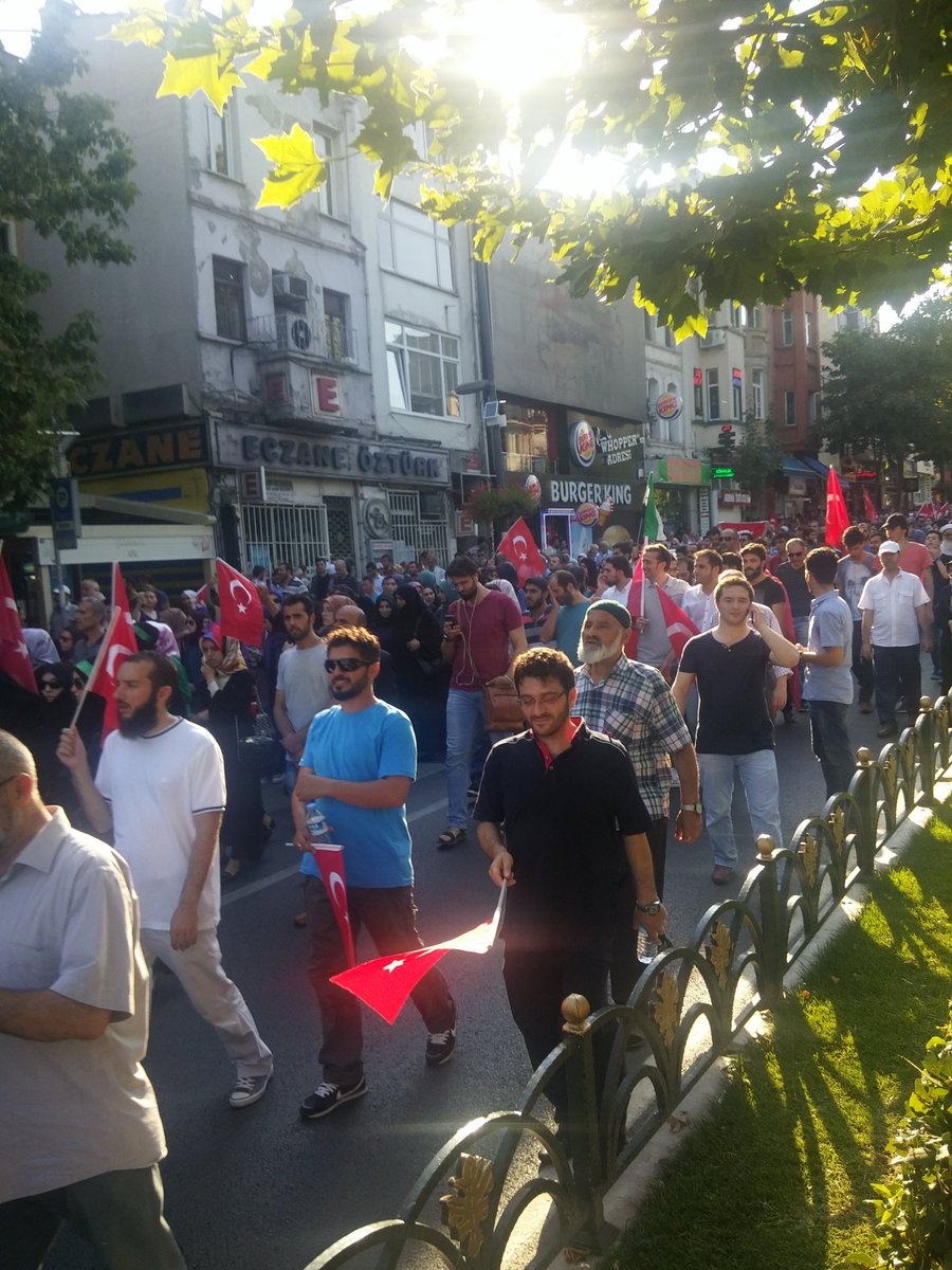 Yüzlerce kişi Saraçhane'deyd! - 1