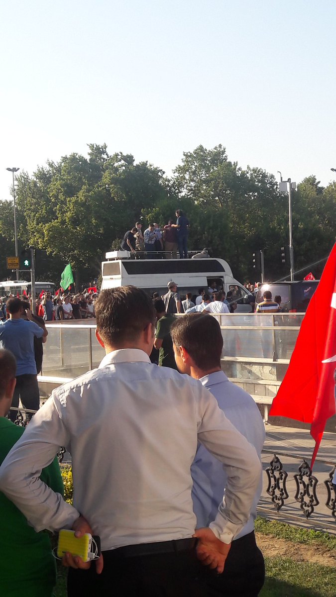 Yüzlerce kişi Saraçhane'deyd! - 3