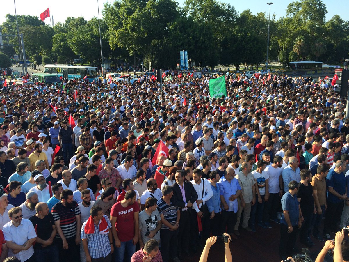 Yüzlerce kişi Saraçhane'deyd! - 13