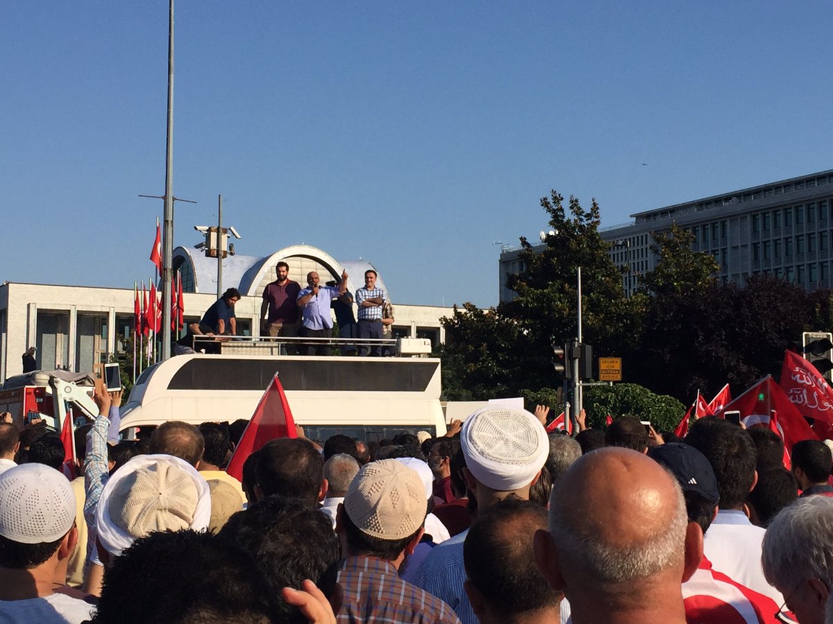 Yüzlerce kişi Saraçhane'deyd! - 23