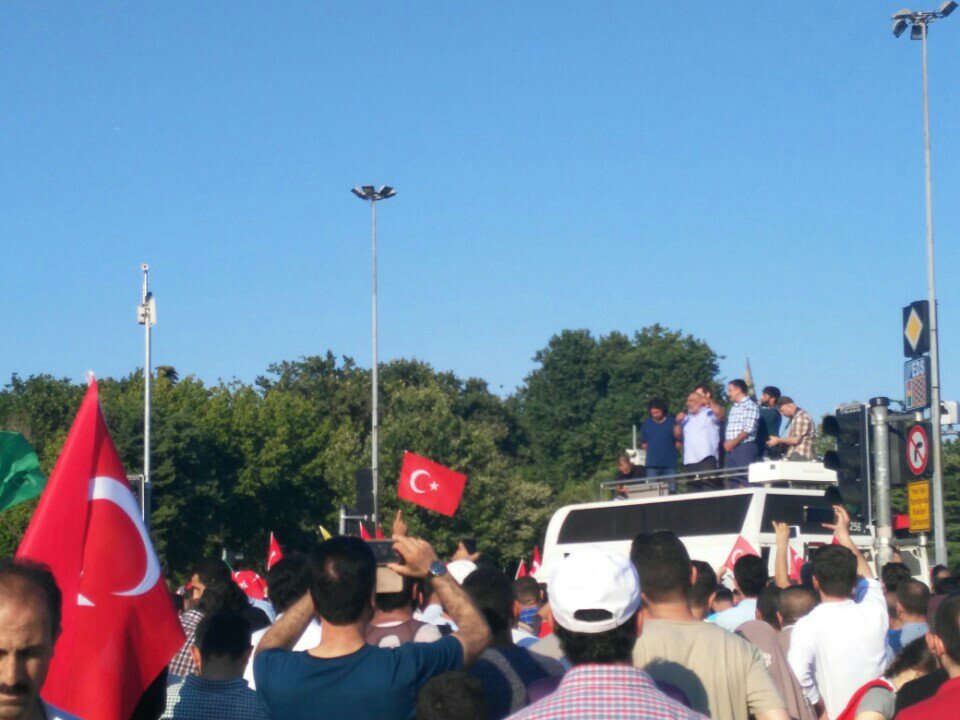 Yüzlerce kişi Saraçhane'deyd! - 14