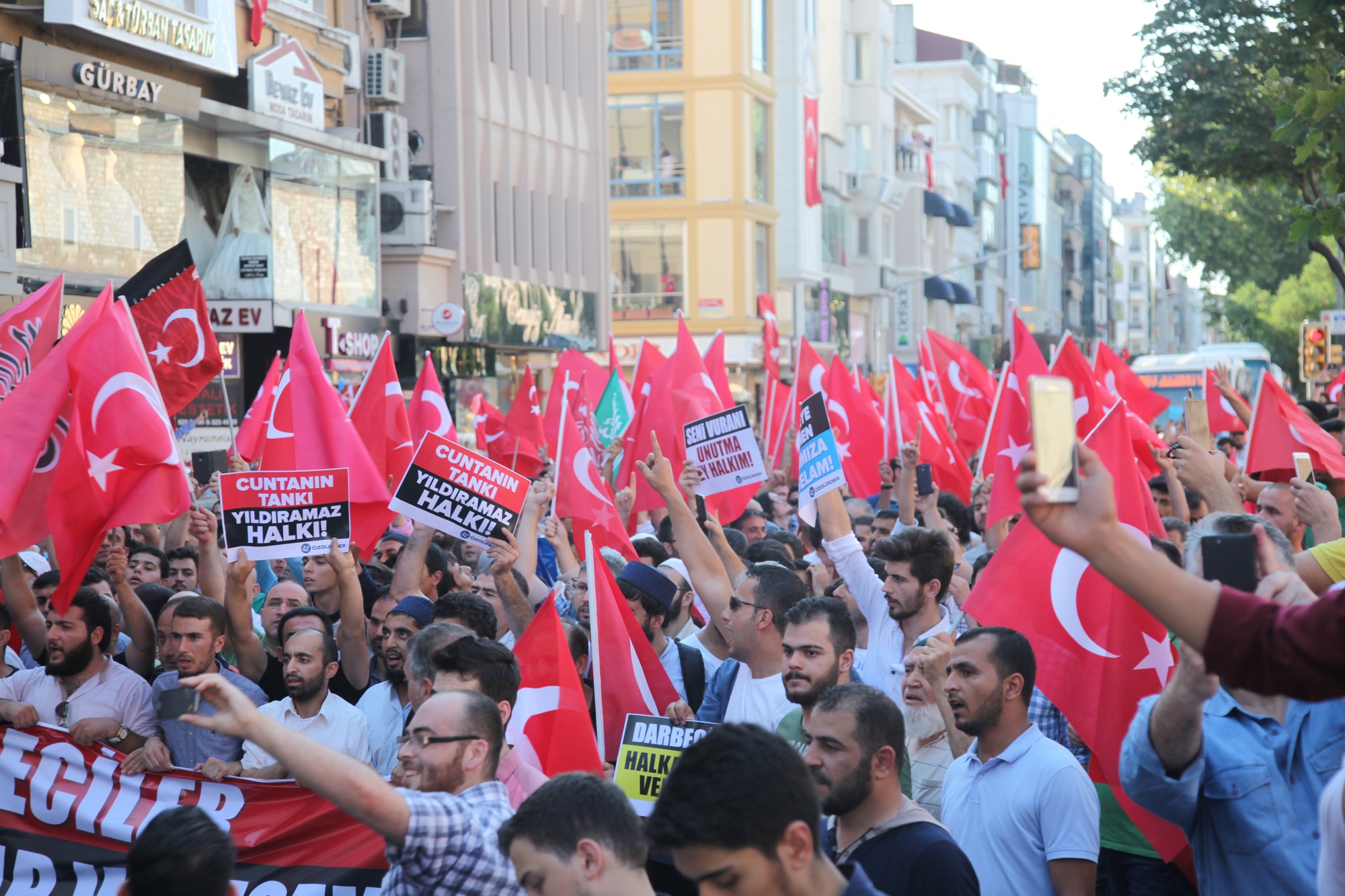 Yüzlerce kişi Saraçhane'deyd! - 576