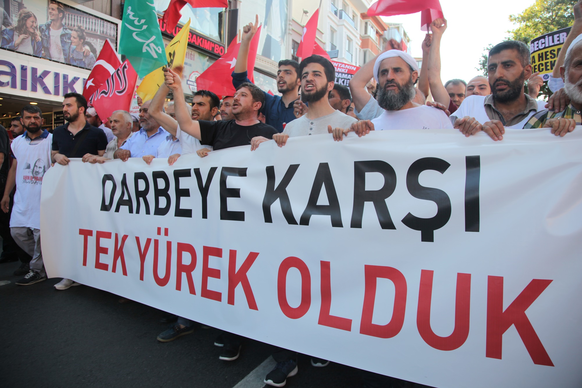 Yüzlerce kişi Saraçhane'deyd! - 924