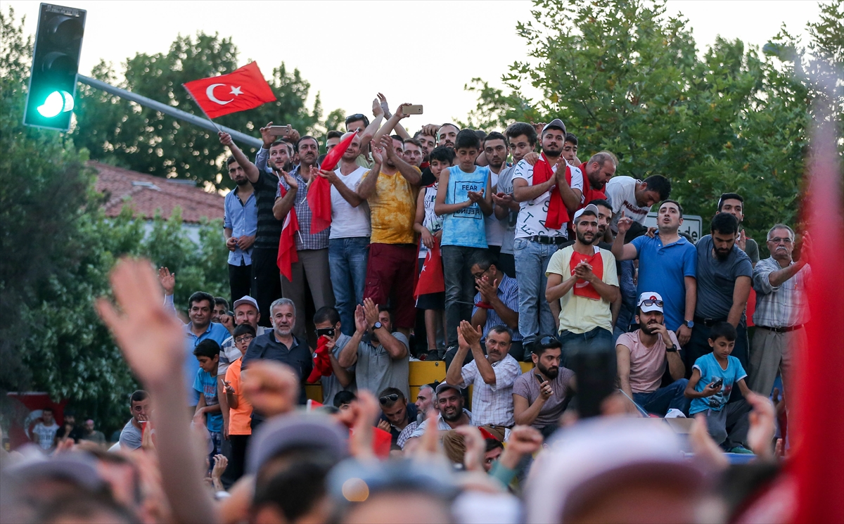 Erdoğan'ın konuşmasını böyle dinlediler - 4