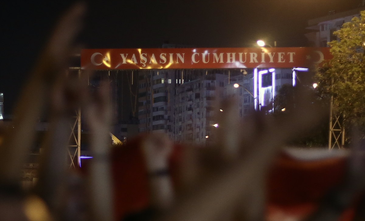 Türkiye'nin dört bir yanında millet sokaklarda! - 1