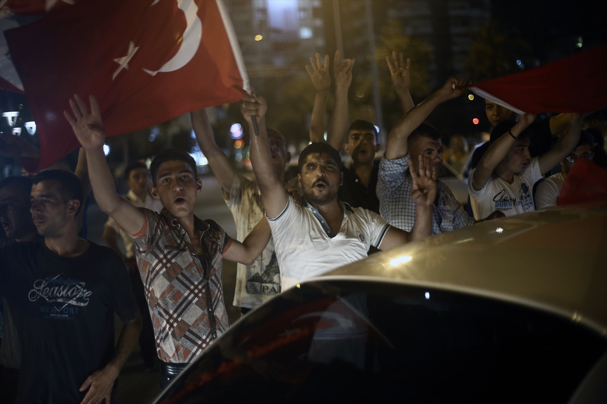 Türkiye'nin dört bir yanında millet sokaklarda! - 6