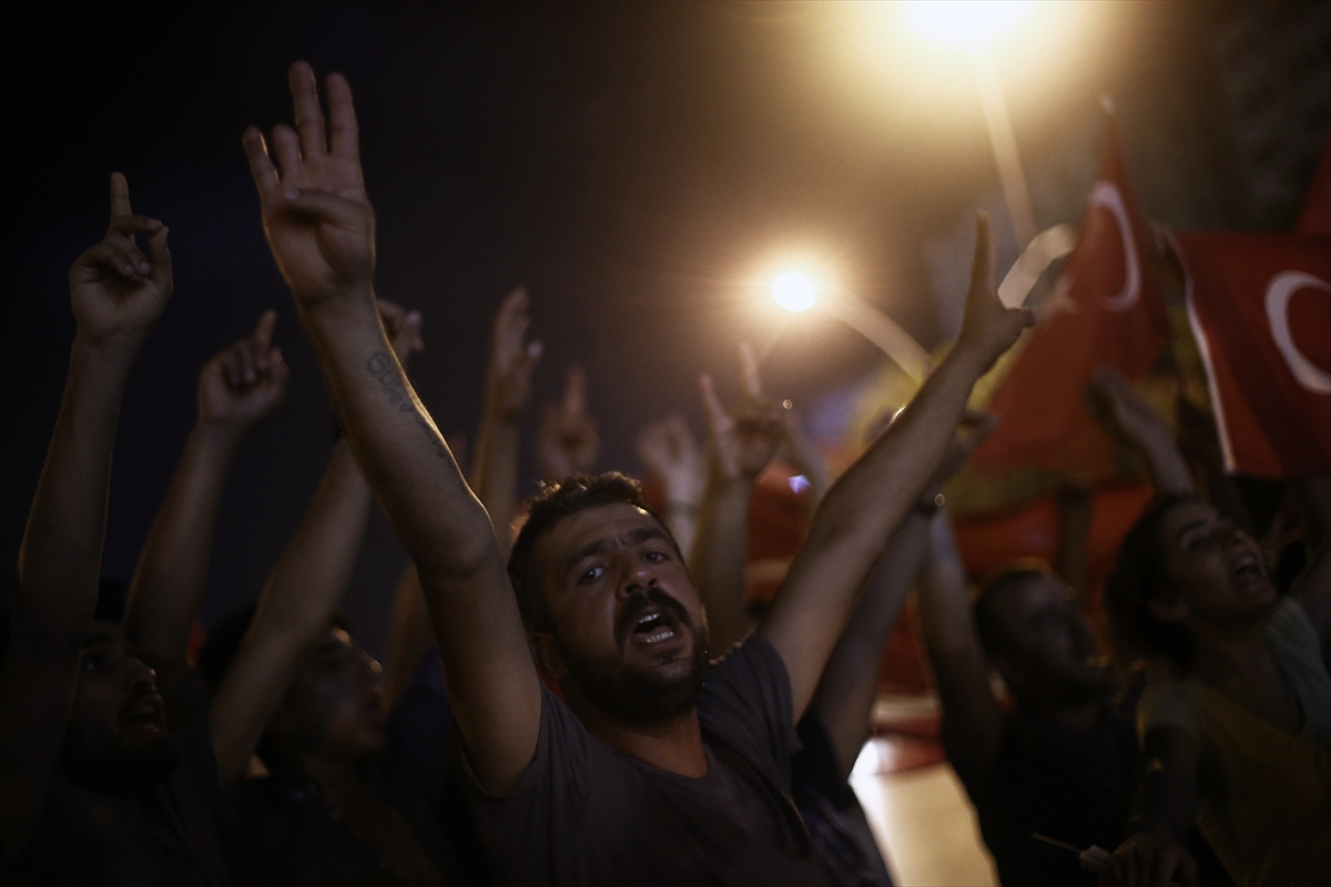 Türkiye'nin dört bir yanında millet sokaklarda! - 3