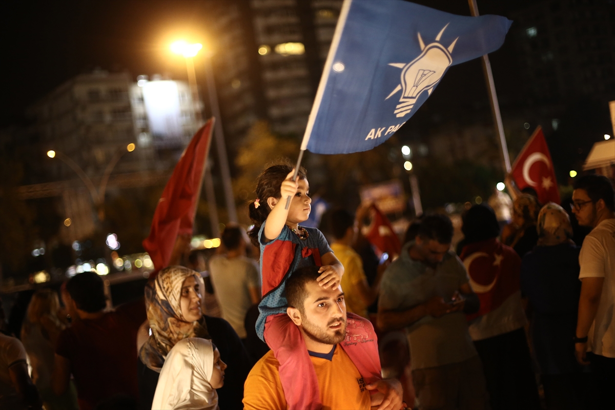 Türkiye'nin dört bir yanında millet sokaklarda! - 5