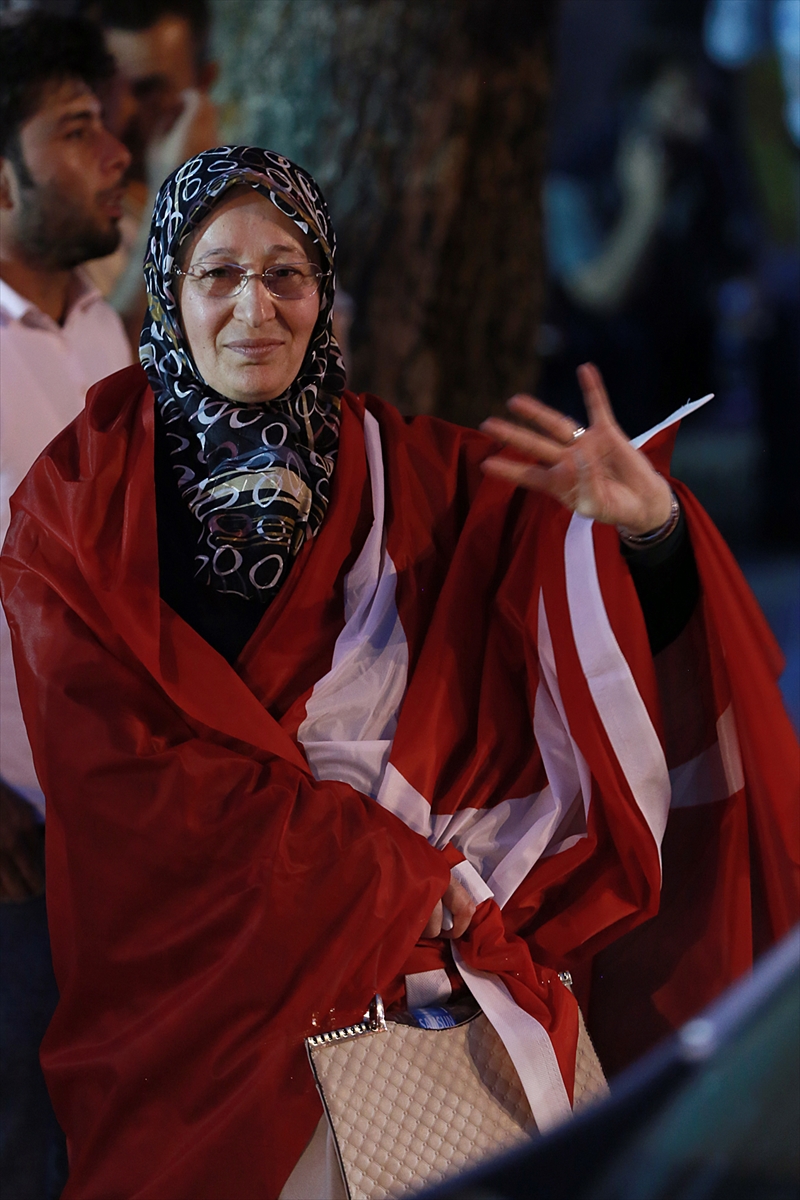 Türkiye'nin dört bir yanında millet sokaklarda! - 16