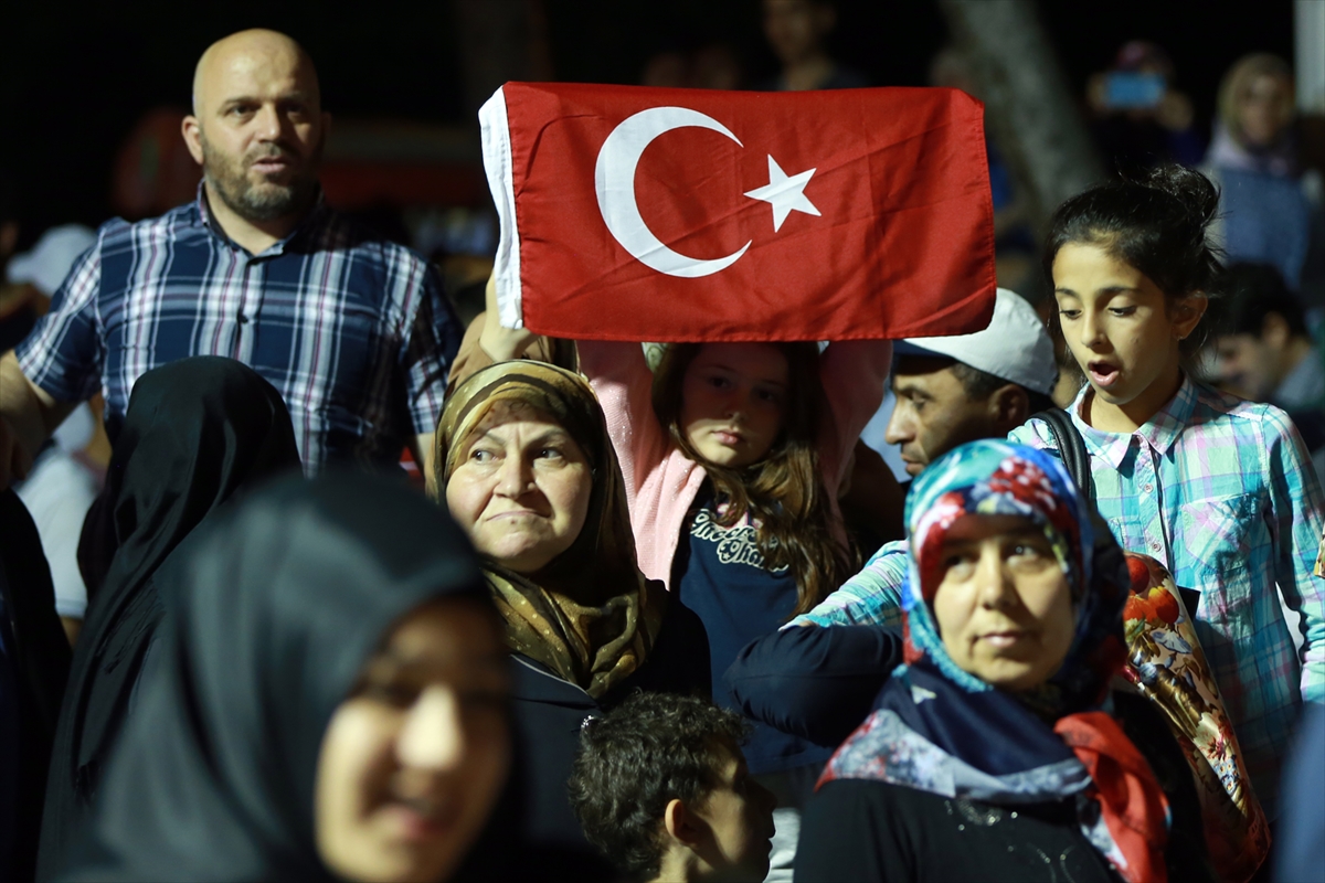 Türkiye'nin dört bir yanında millet sokaklarda! - 17