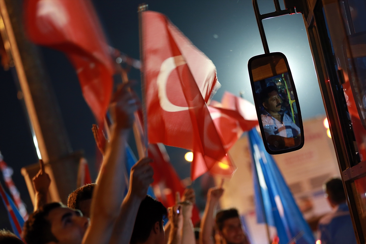 Türkiye'nin dört bir yanında millet sokaklarda! - 15