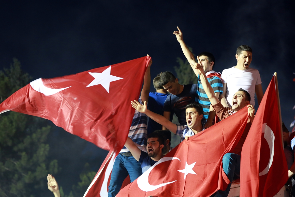 Türkiye'nin dört bir yanında millet sokaklarda! - 12