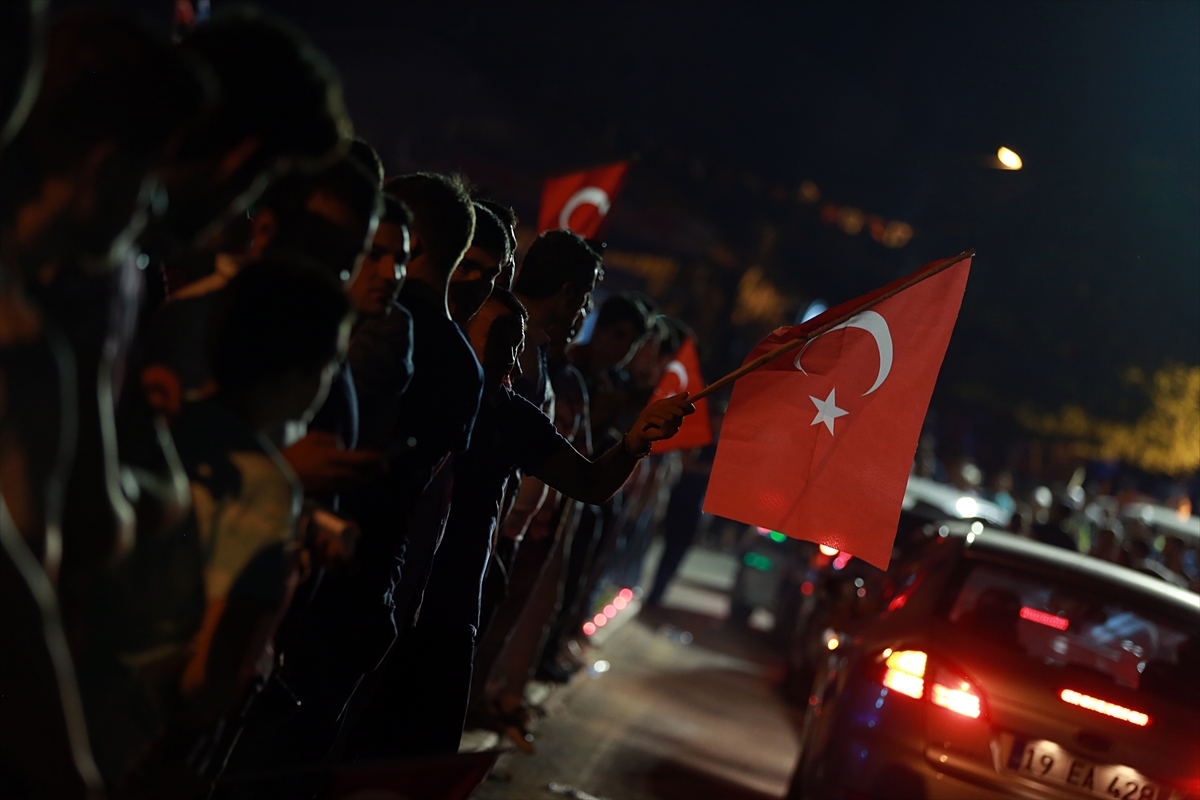 Türkiye'nin dört bir yanında millet sokaklarda! - 14