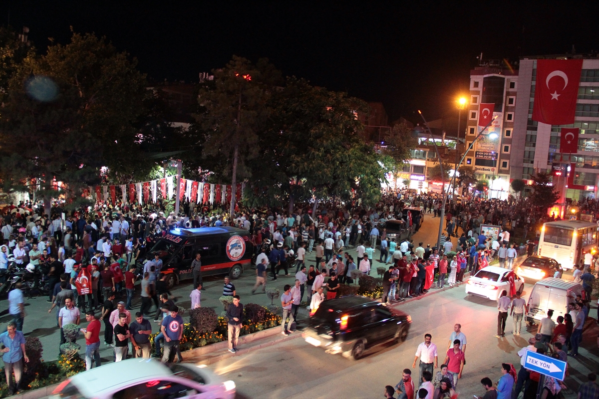 Türkiye'nin dört bir yanında millet sokaklarda! - 22