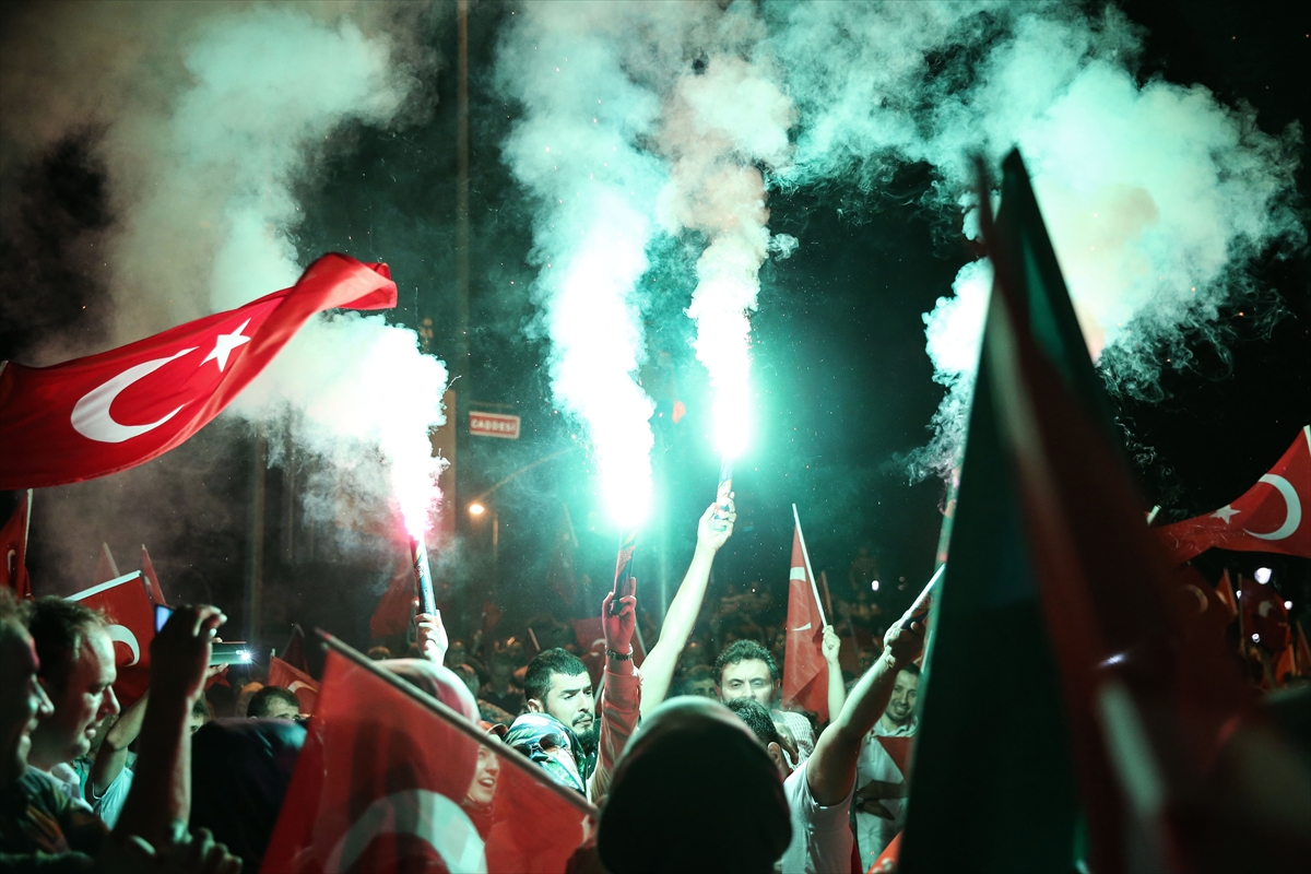 Türkiye'nin dört bir yanında millet sokaklarda! - 28