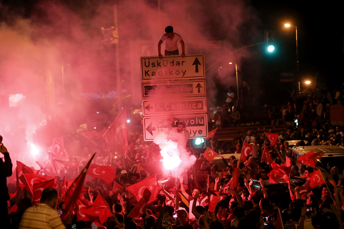 Türkiye'nin dört bir yanında millet sokaklarda! - 26
