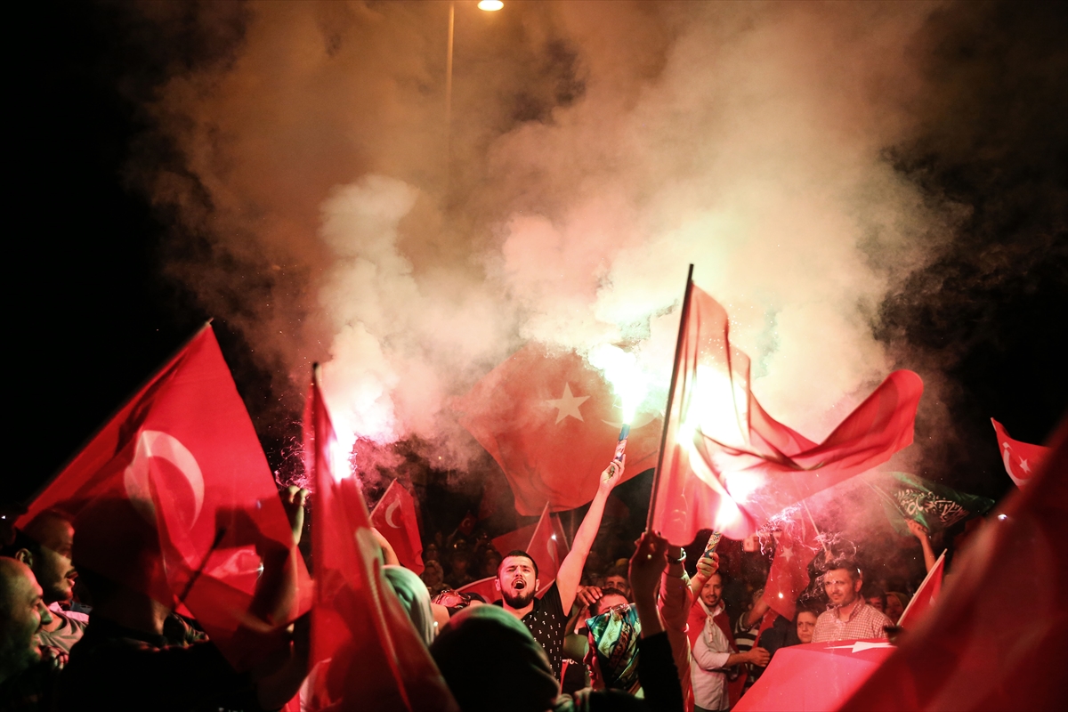 Türkiye'nin dört bir yanında millet sokaklarda! - 25