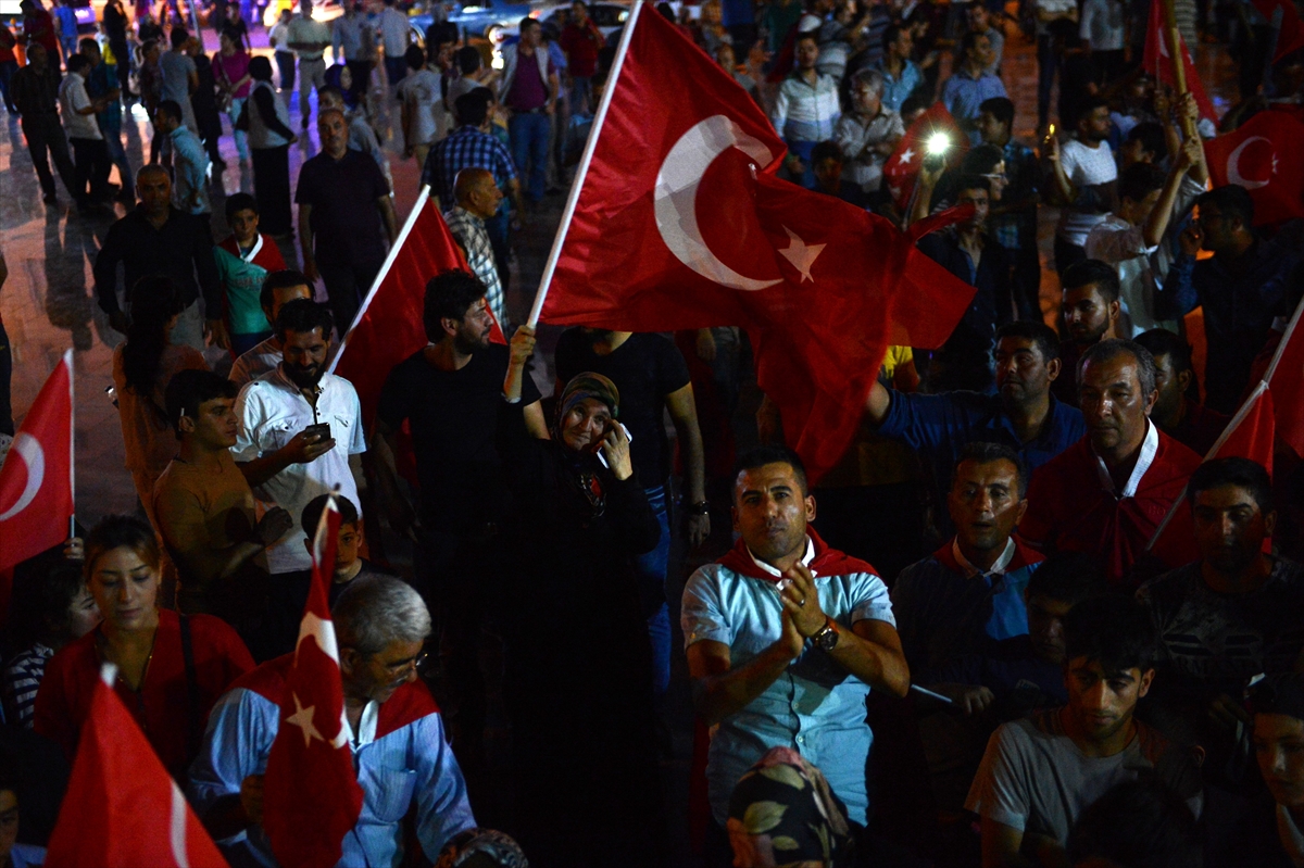 Türkiye'nin dört bir yanında millet sokaklarda! - 35