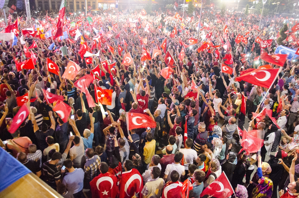 Türkiye'nin dört bir yanında millet sokaklarda! - 38