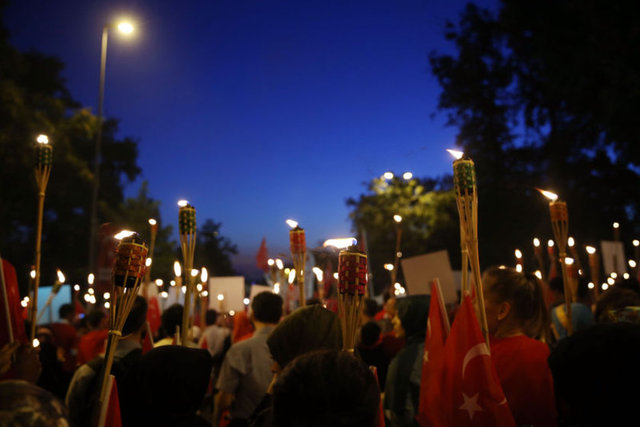 Boğaziçi Köprüsü'nde binlerce kişi yürüyor - 3