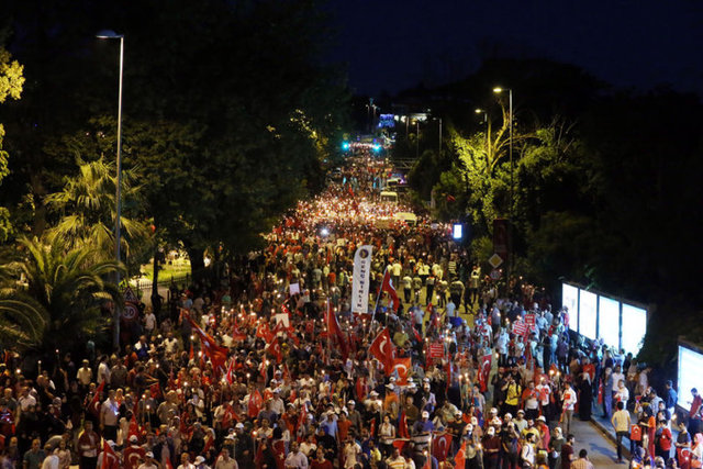 Boğaziçi Köprüsü'nde binlerce kişi yürüyor - 8