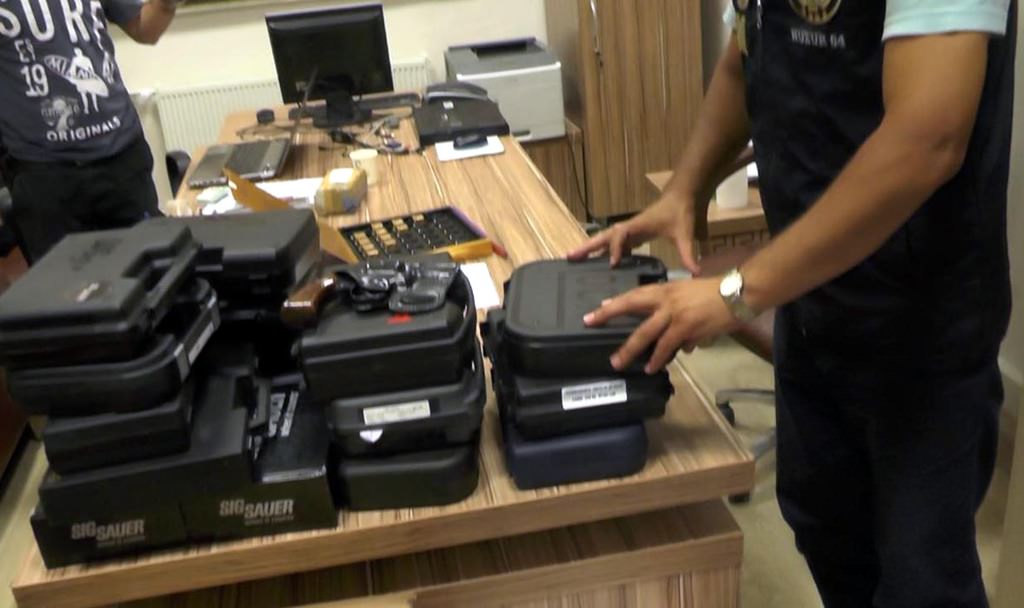 Tutuklanan savcının odasından çıkanlar - 3