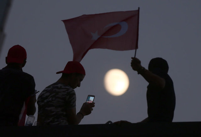 Halk meydanları boş bırakmıyor - 14