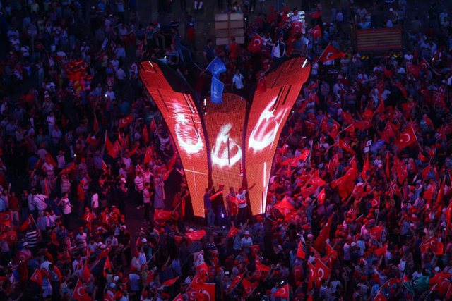 Halk meydanları boş bırakmıyor - 3