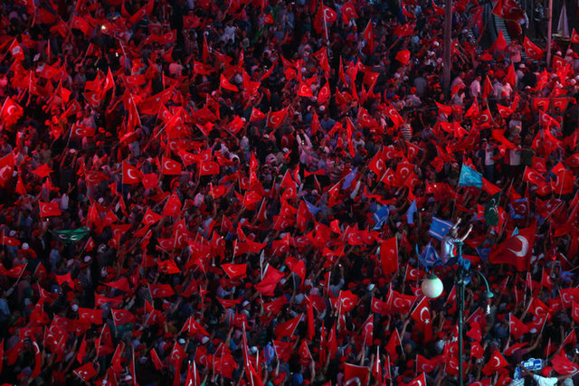 Halk meydanları boş bırakmıyor - 1