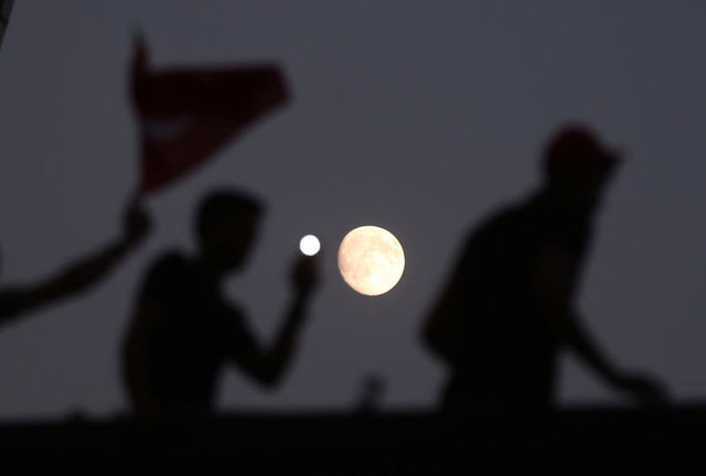 Halk meydanları boş bırakmıyor - 11