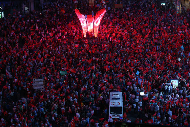 Halk meydanları boş bırakmıyor - 8