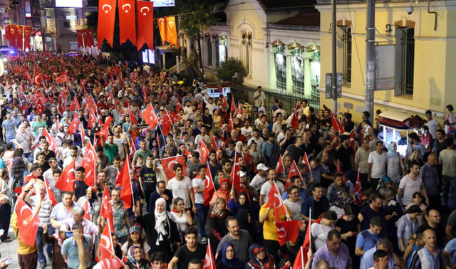 Halk meydanları boş bırakmıyor - 15