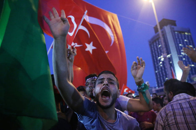 Halk meydanları boş bırakmıyor - 23