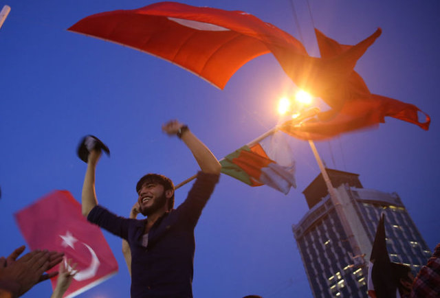 Halk meydanları boş bırakmıyor - 16