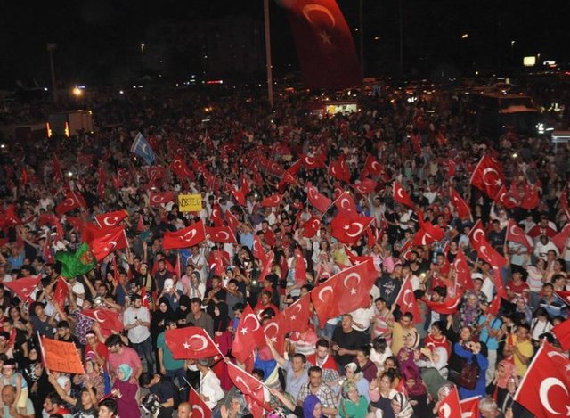 Halk meydanları boş bırakmıyor - 18