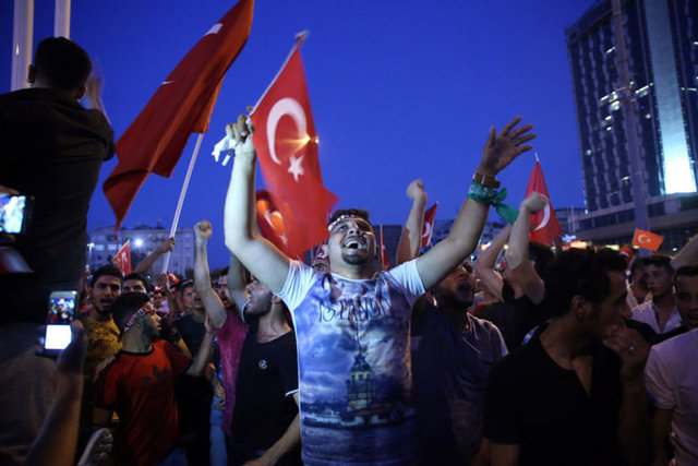 Halk meydanları boş bırakmıyor - 20