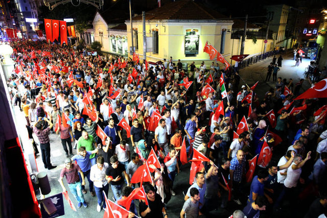 Halk meydanları boş bırakmıyor - 21