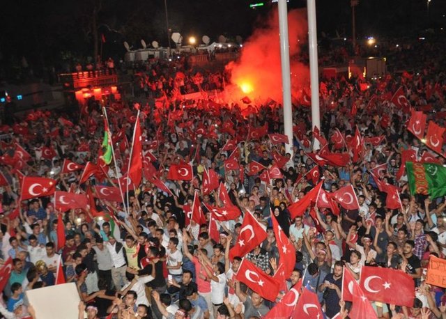 Halk meydanları boş bırakmıyor - 29