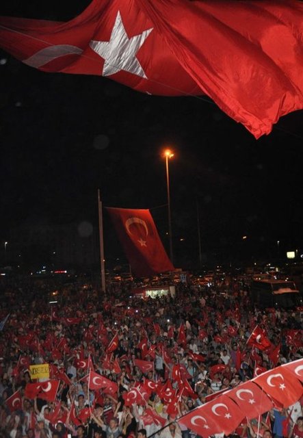 Halk meydanları boş bırakmıyor - 31